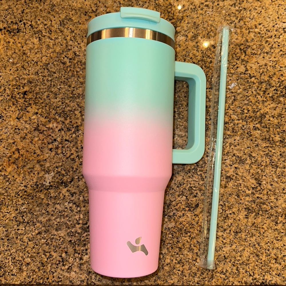 Brand New Konokyo 40 Oz. Pink and Mint Green Tumbler